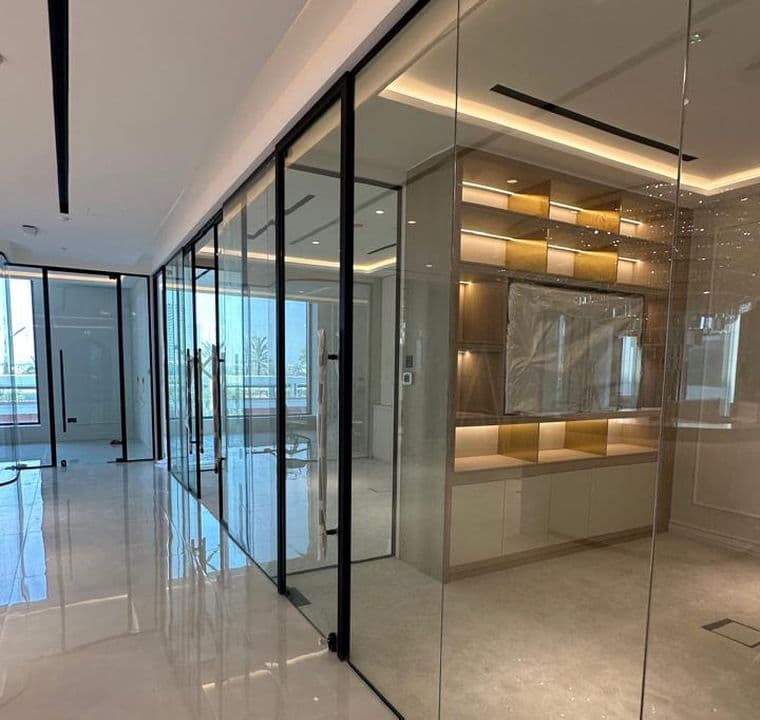 Frameless glass shower enclosure by Pillarstone