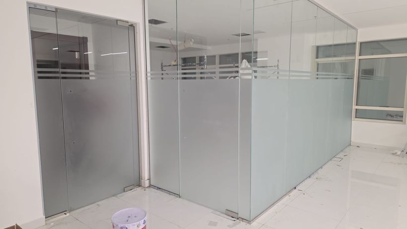 Frosted glass partitions by Pillarstone in the UAE