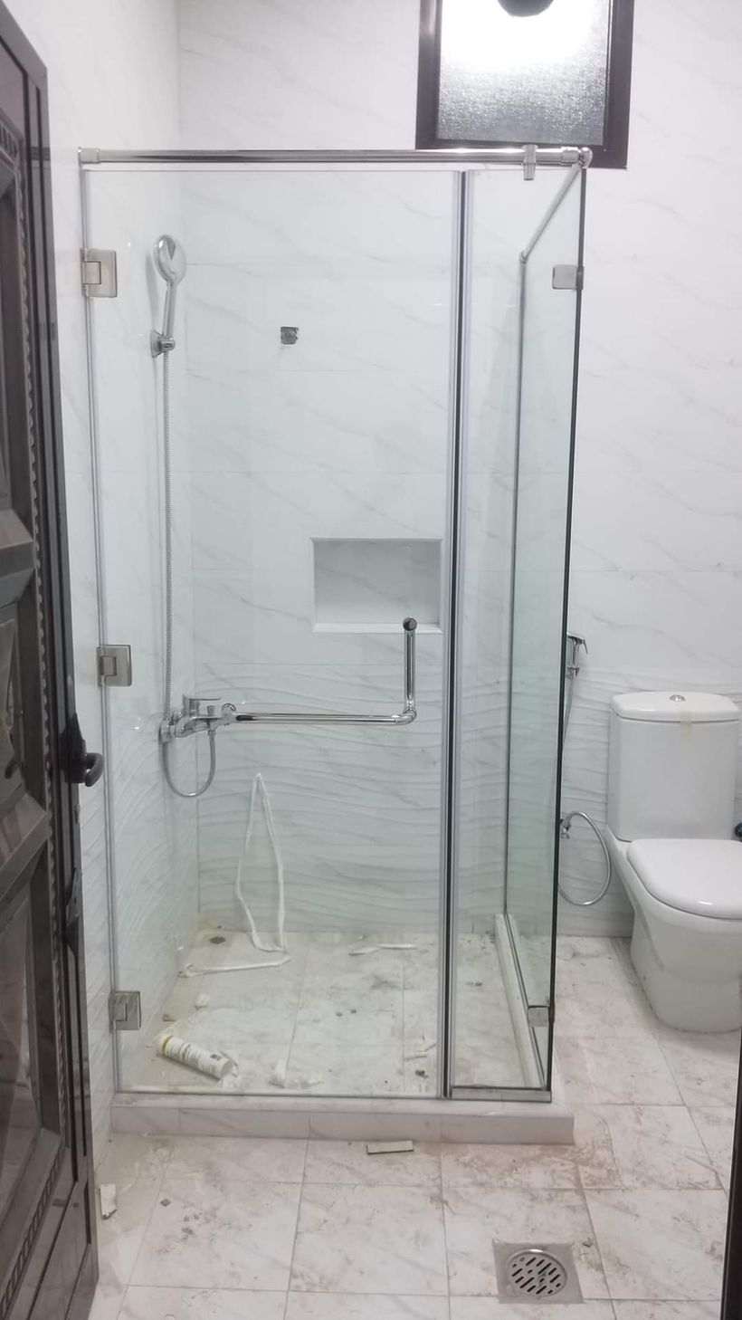 Frameless shower screen by Pillarstone in the UAE